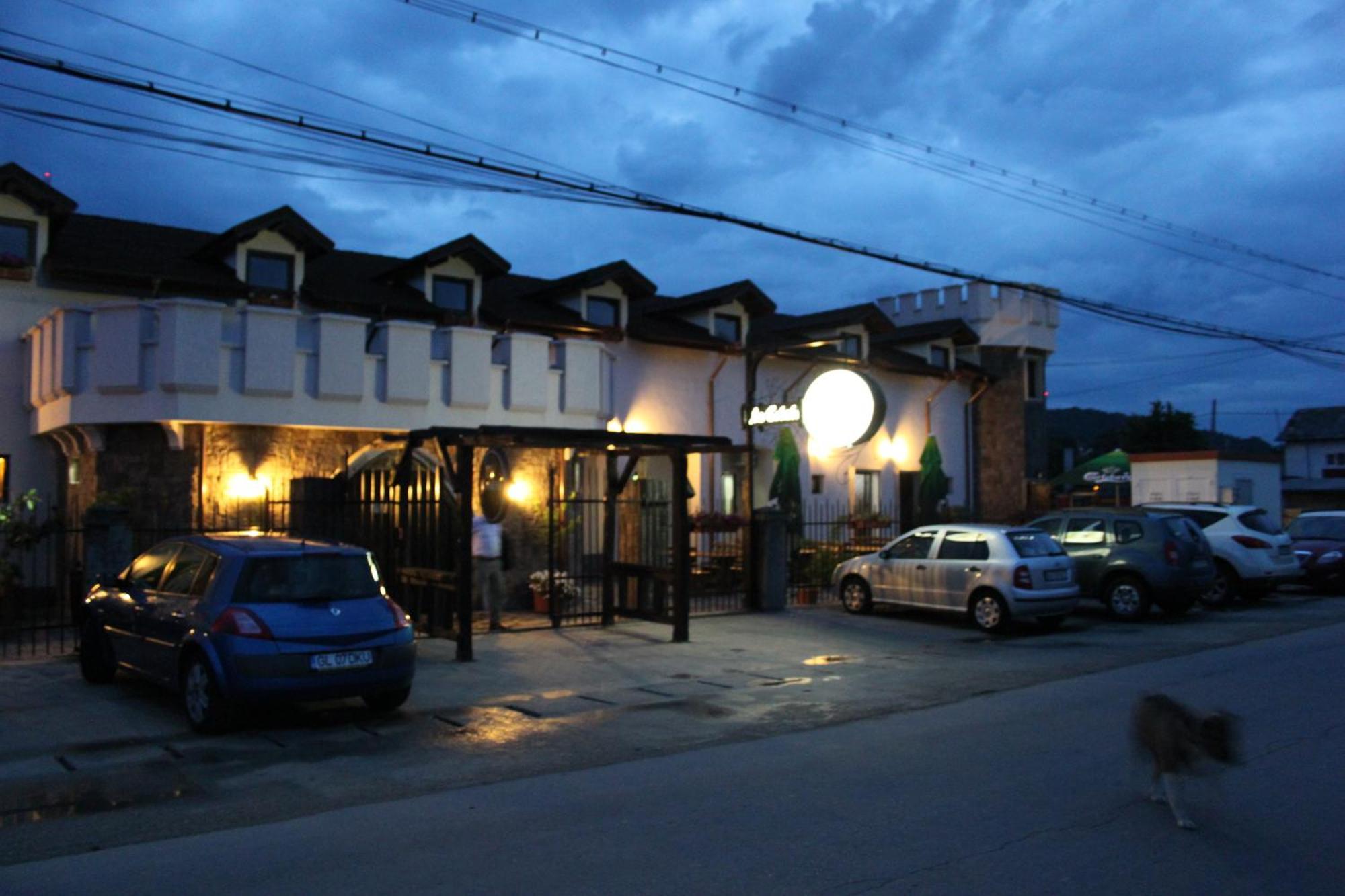 Hotel Lacetate Piteşti Kültér fotó
