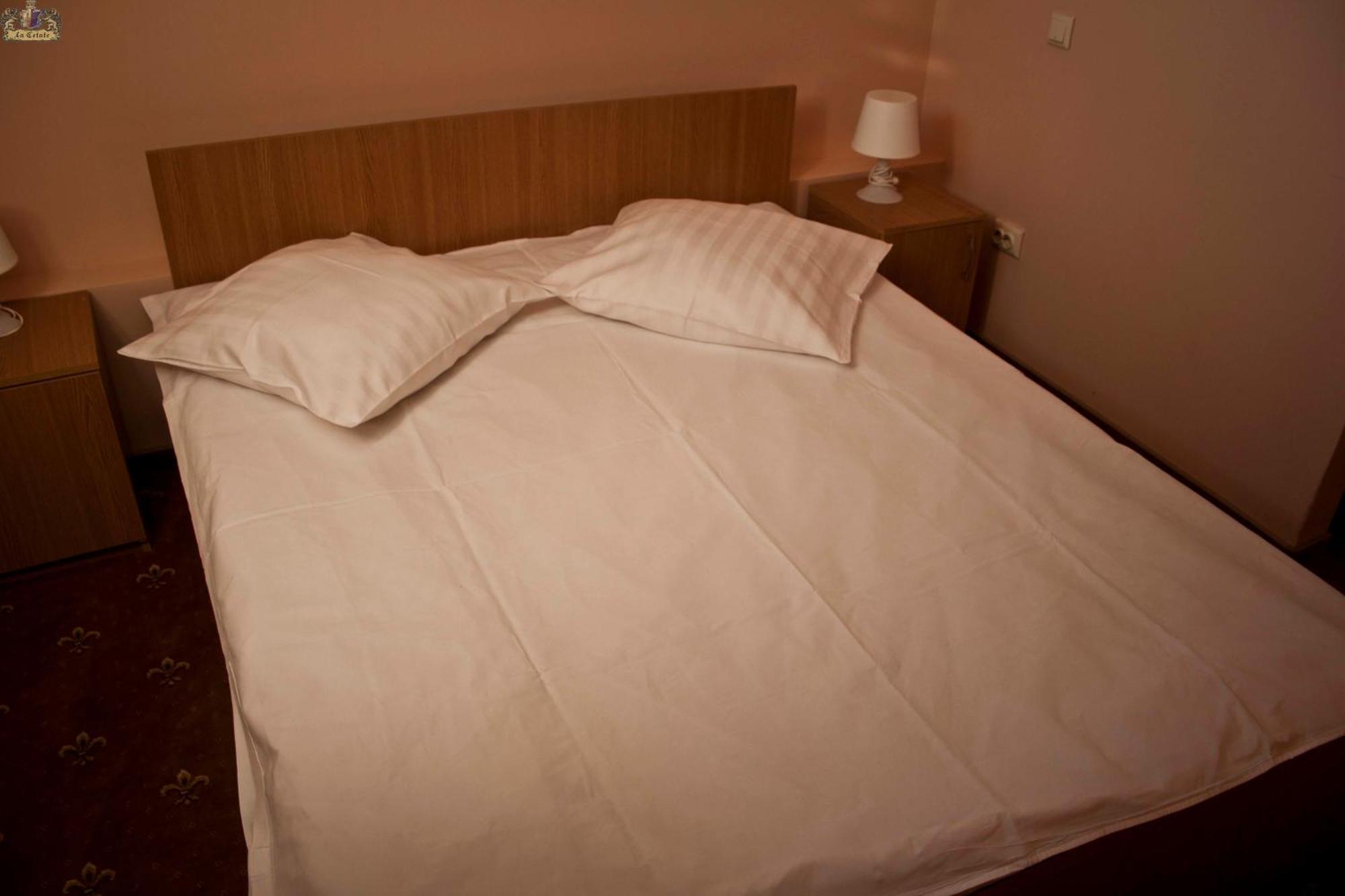 Hotel Lacetate Piteşti Szoba fotó