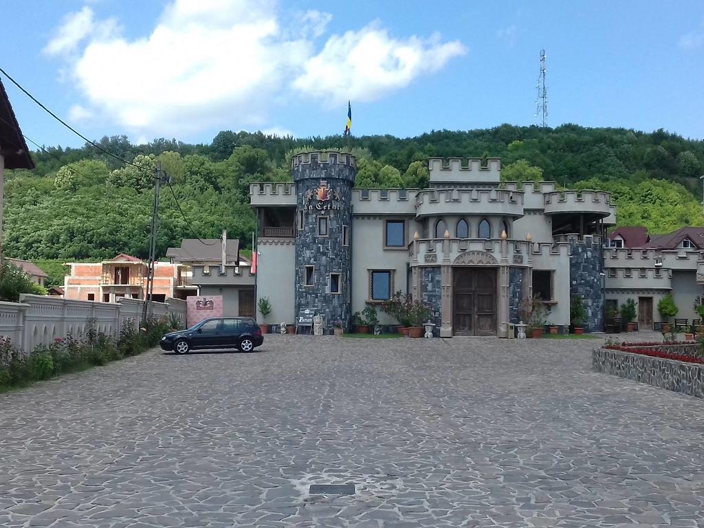 Hotel Lacetate Piteşti Kültér fotó