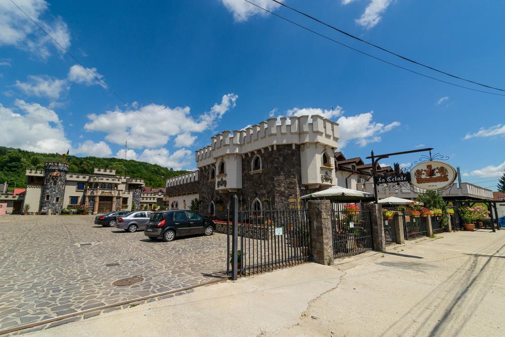 Hotel Lacetate Piteşti Kültér fotó