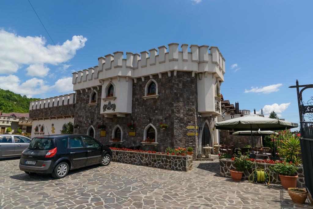 Hotel Lacetate Piteşti Kültér fotó