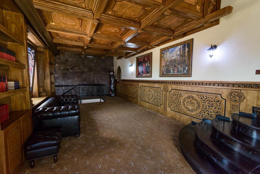 Hotel Lacetate Piteşti Kültér fotó