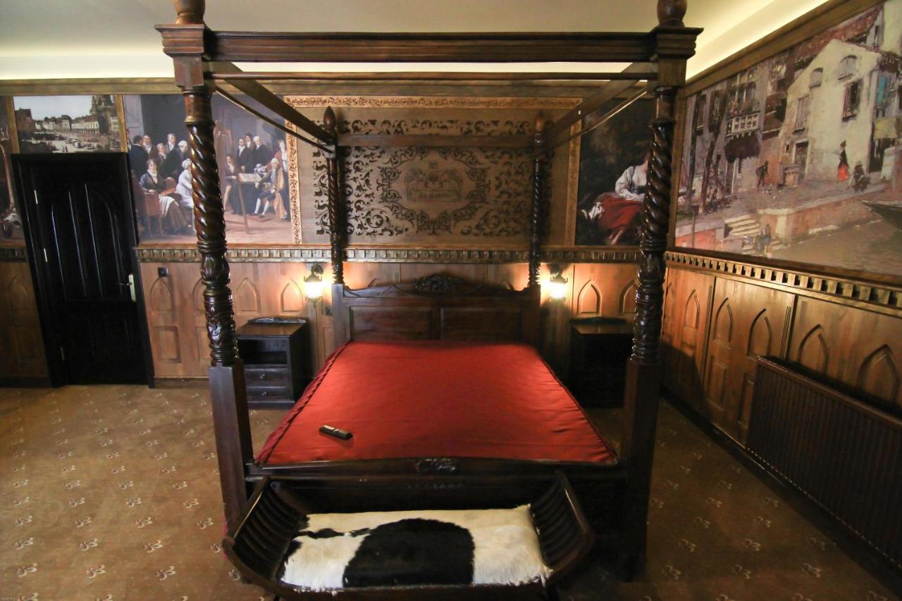 Hotel Lacetate Piteşti Kültér fotó