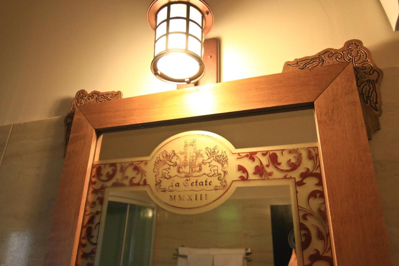 Hotel Lacetate Piteşti Kültér fotó